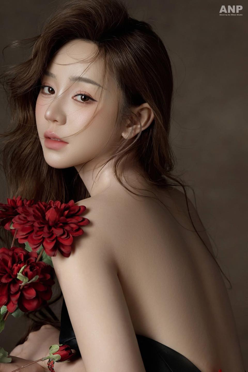 Quỳnh Kool Stuns Fans with Bare-Back Lingerie Shoot 4 Quỳnh Kool's captivating gaze in lingerie