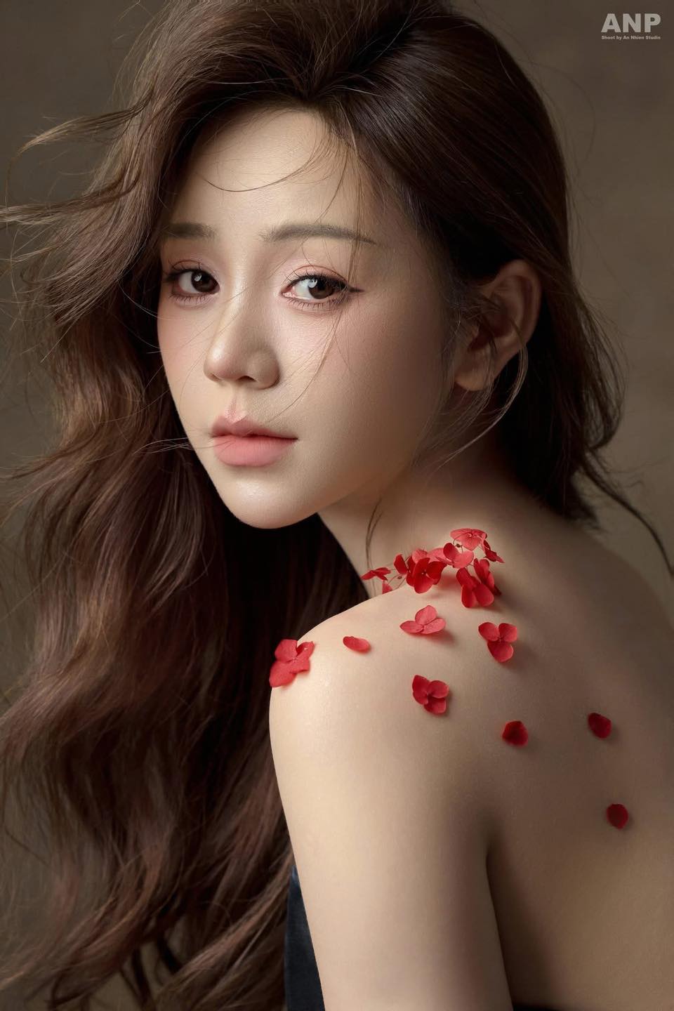 Quỳnh Kool Stuns Fans with Bare-Back Lingerie Shoot 5 Quỳnh Kool's sensual photo shoot