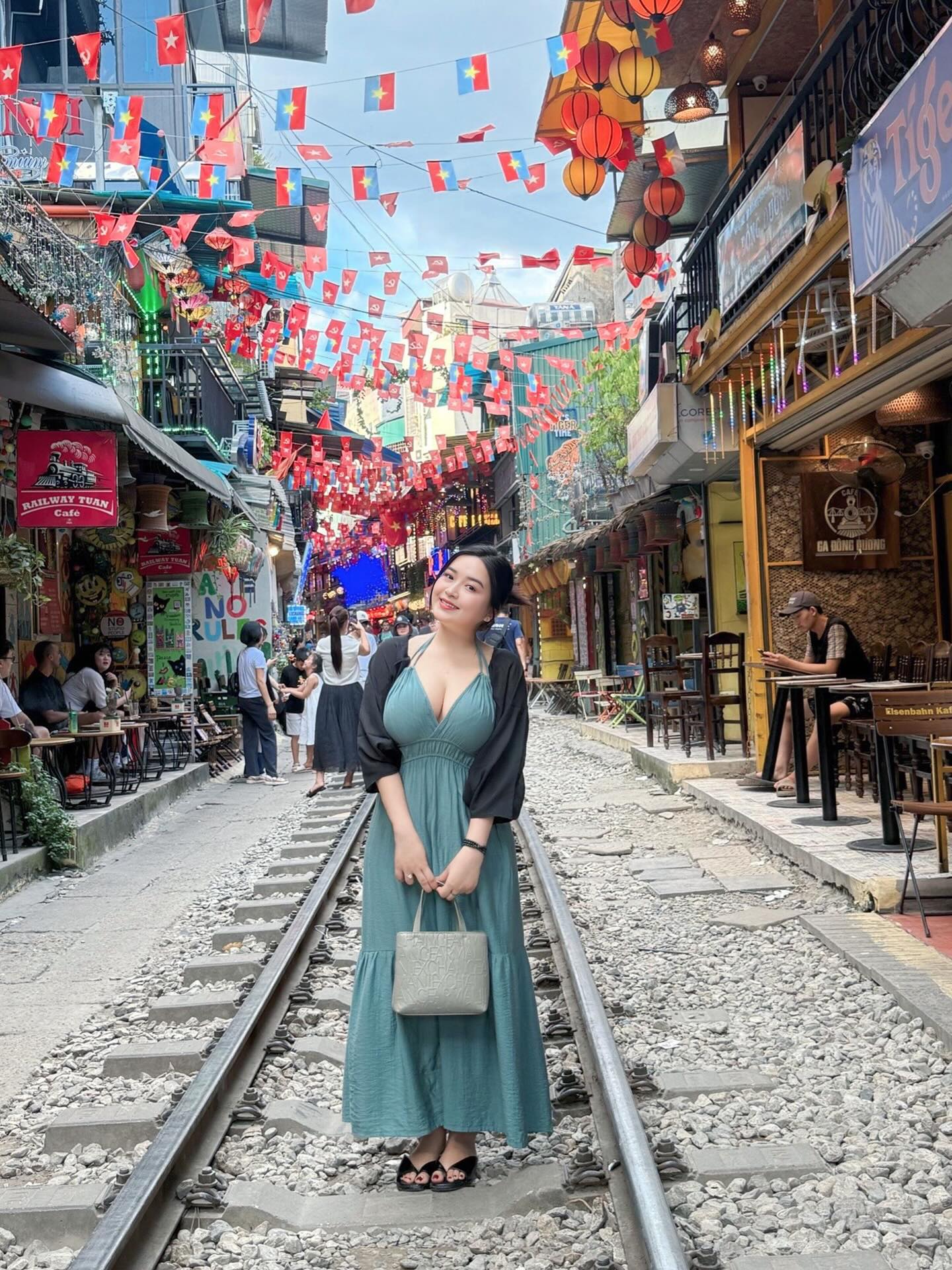 Stunning Hanoi Girl Beats 40-Degree Heat With Hot Photoshoot 2 Close-up of the model's stunning look