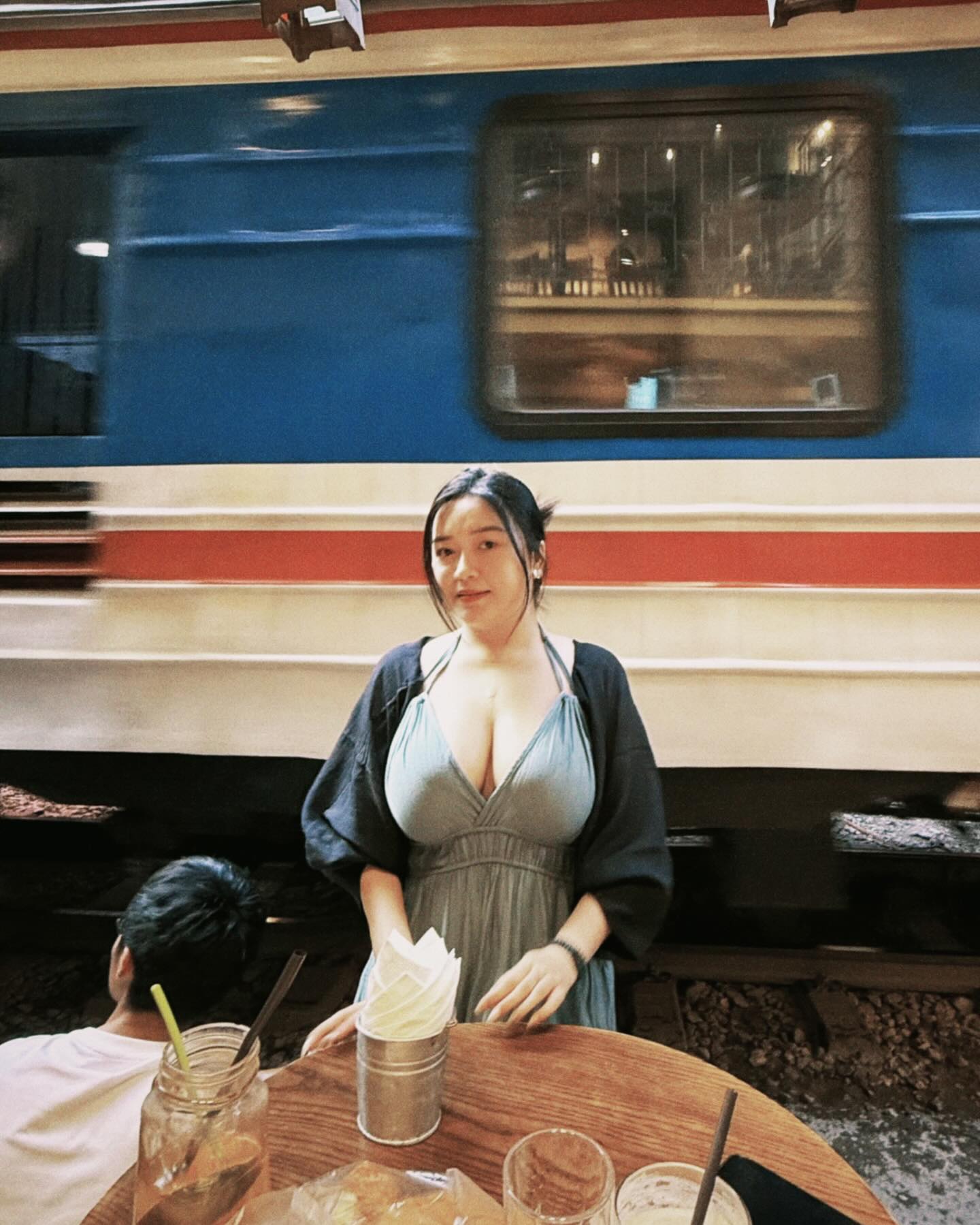 Stunning Hanoi Girl Beats 40-Degree Heat With Hot Photoshoot 7 Another stunning pose from the Train Street photoshoot