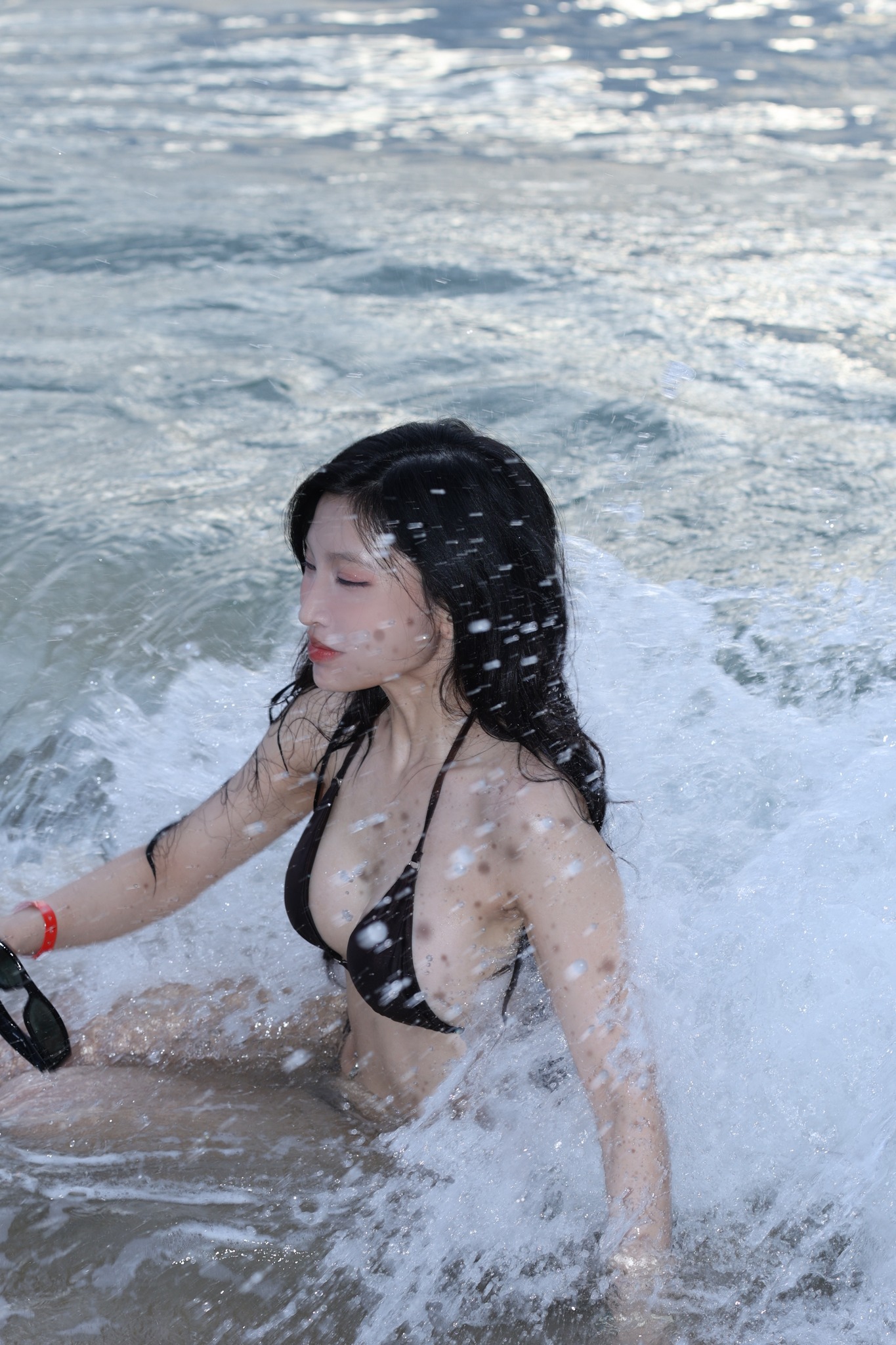 Streamer Lily Phan’s Bold Bikini Post Sparks Fan Reactions 8 Lily Phan bikini shot