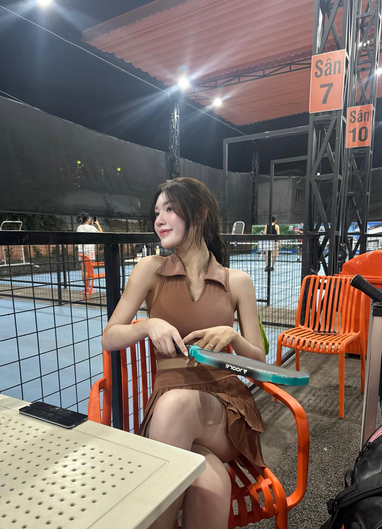 Model Thuy Dung’s Accidental Post Sparks Social Media Frenzy 11 Thuy Dung casual look