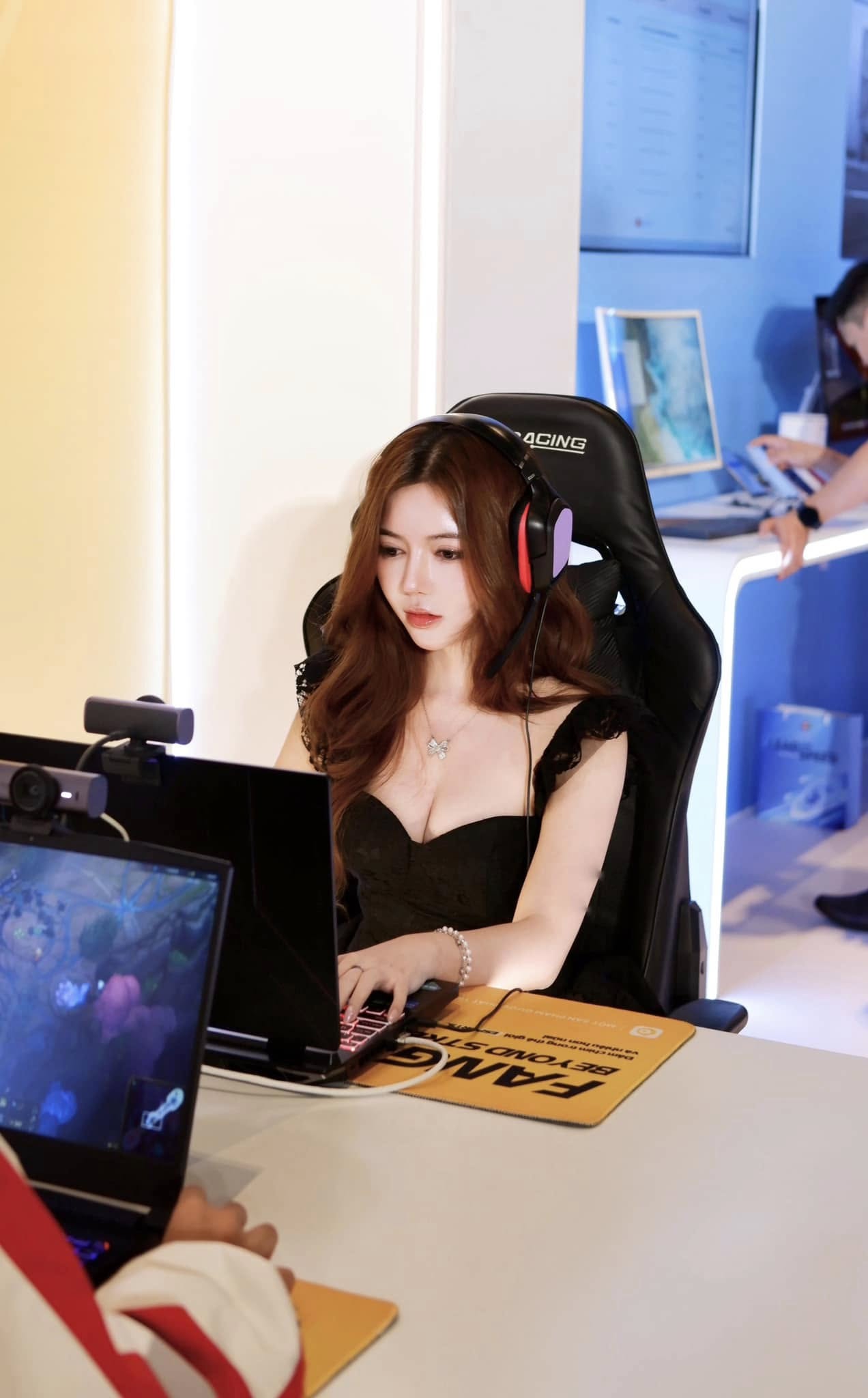 Ohsusu’s Stunning Comeback After 4 Years Away 6 Her cute look, strong personality, and gaming skills made a strong impression on the esports community from the start.