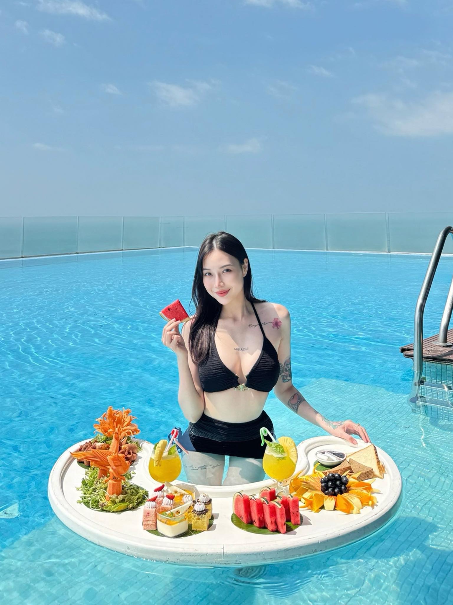 Streamer Cô Chip Returns With Stunning Bikini Photos 2 Cô Chip showing off her figure