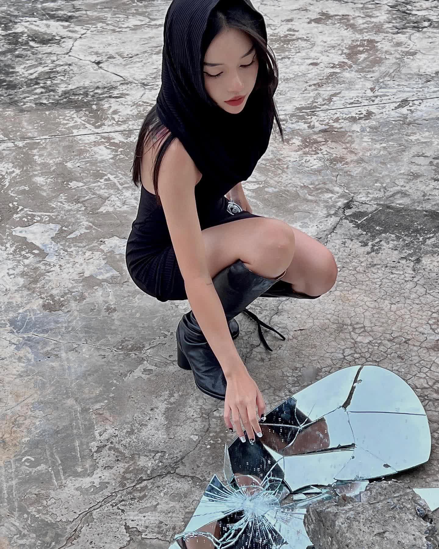 Linh Ngọc Đàm’s Bold New Video Hits 1.1M Views 3 Linh Ngọc Đàm’s creative works
