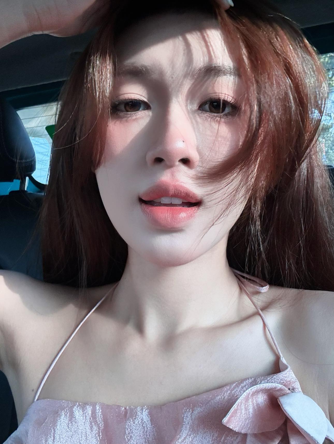 Model Thuy Dung’s Accidental Post Sparks Social Media Frenzy 3 Thuy Dung in a stylish outfit