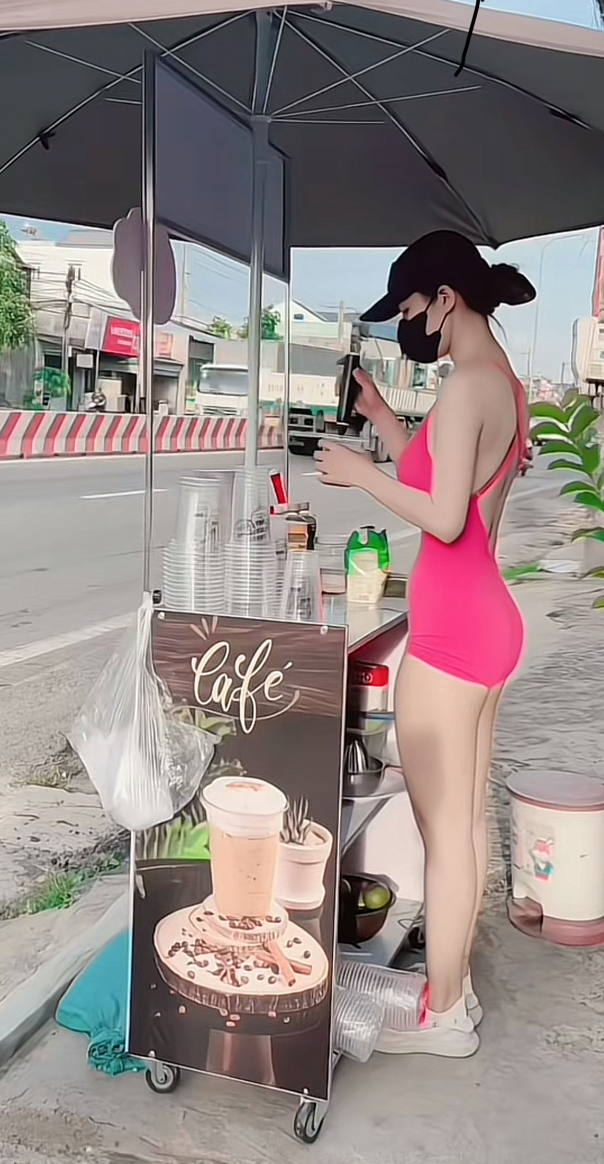 Coffee Seller Shuts Down Critics, Shows Off Gym-Ready Body 2 Her hot figure is a hot topic on social media.