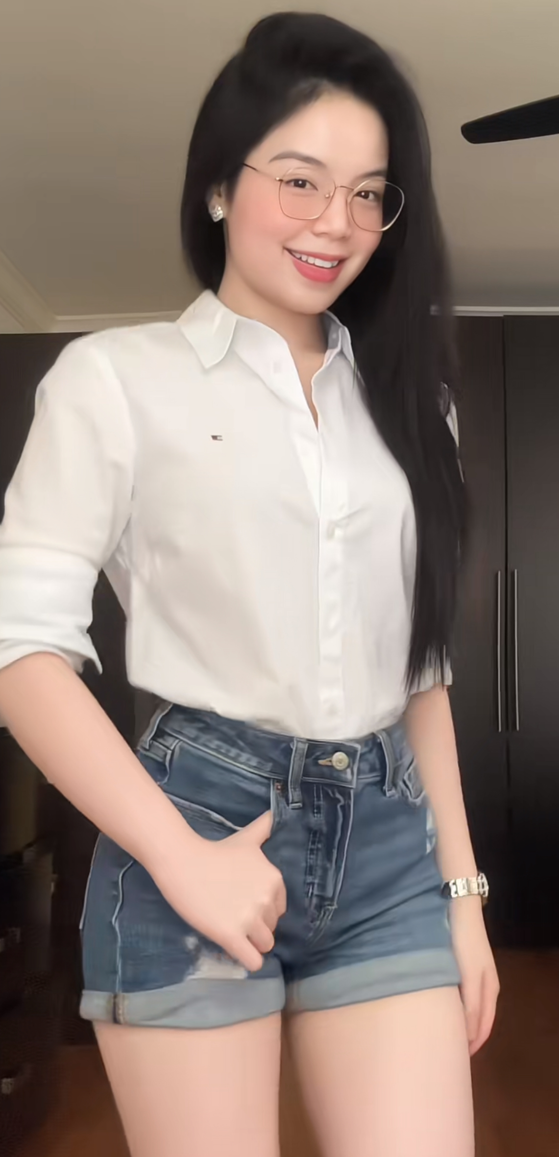 Meet Em Tram: The New TikTok Trend Everyone’s Obsessed With 2 anh 2 1754035020245749369291 1754038608083 17540386082441112816411