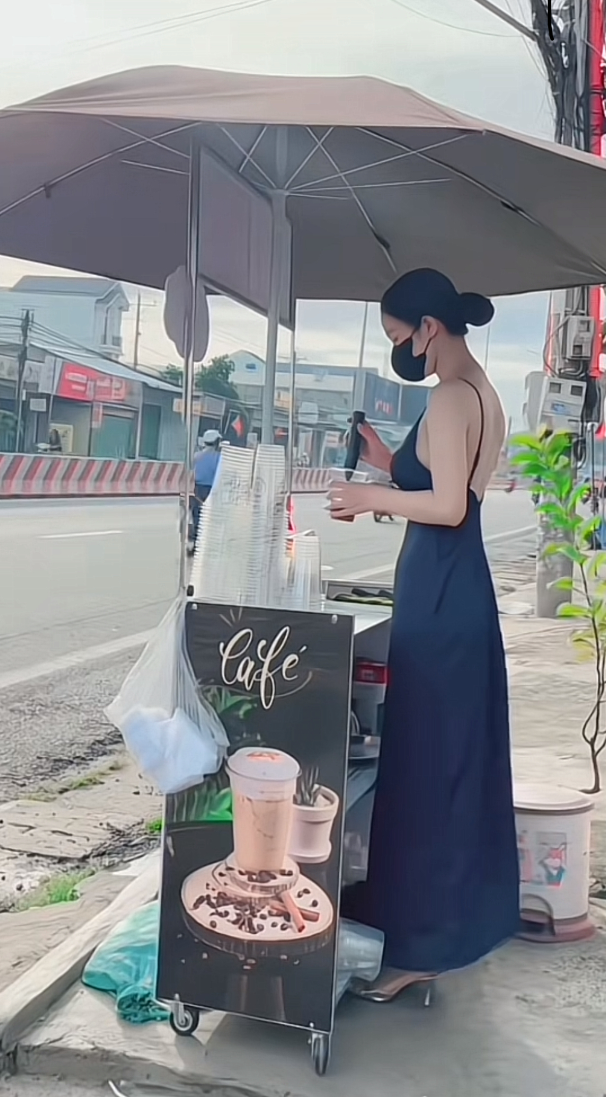 Coffee Seller Shuts Down Critics, Shows Off Gym-Ready Body 3 Her fashion shows off her personality.