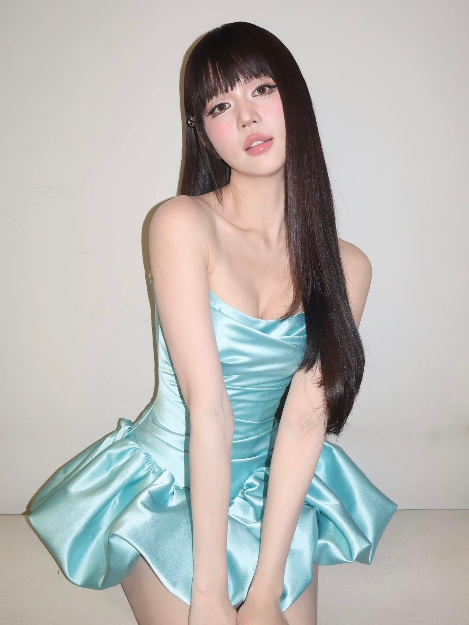 Ngọc Trinh Stuns Fans with Stunning High School Photo Shoot 8 anh 9 17543017396162005070544 1754303153529 17543031536662028737363