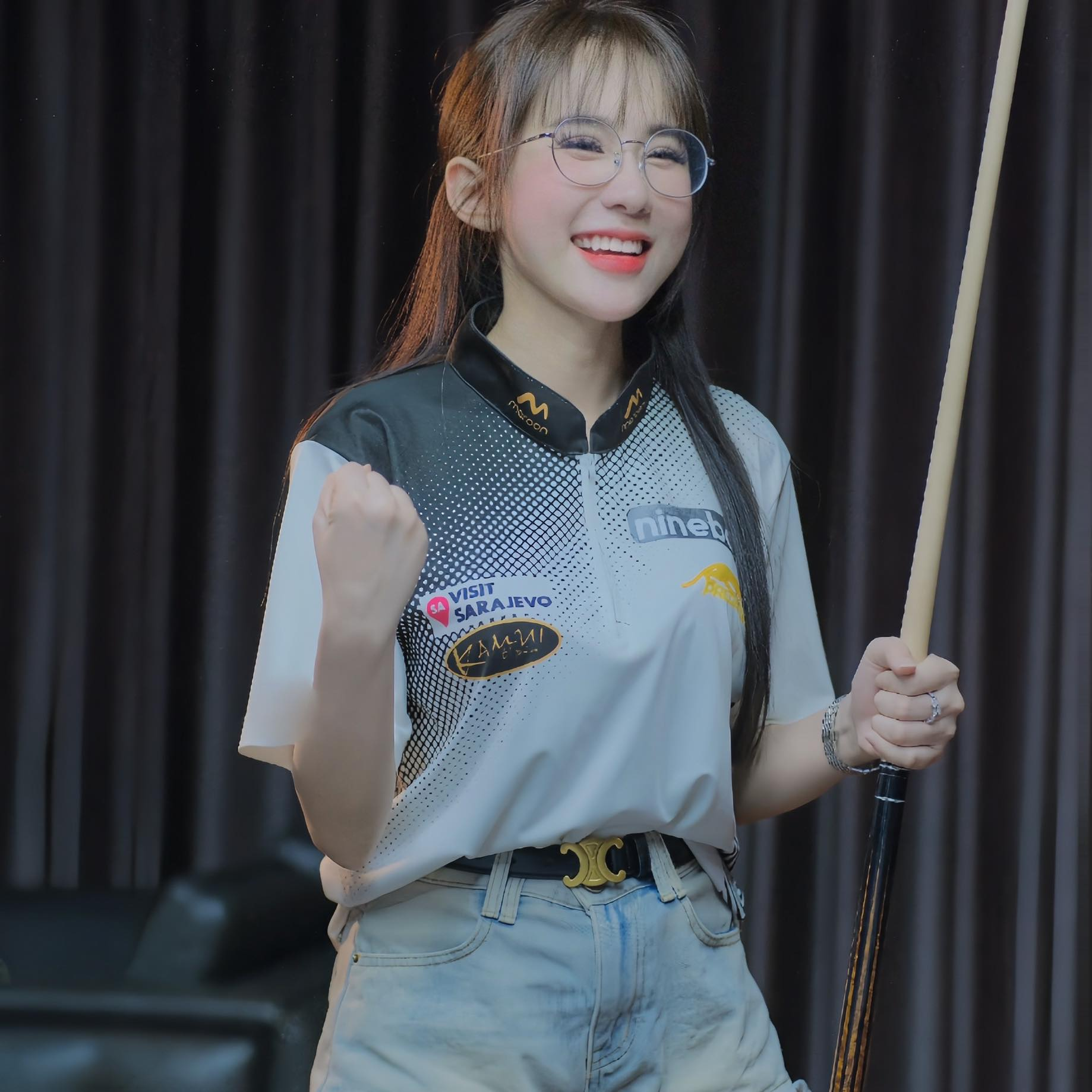 Billiards Star Le Tuyet Anh Wows Fans with Looks and Content 2 Le Tuyet Anh posing stylishly