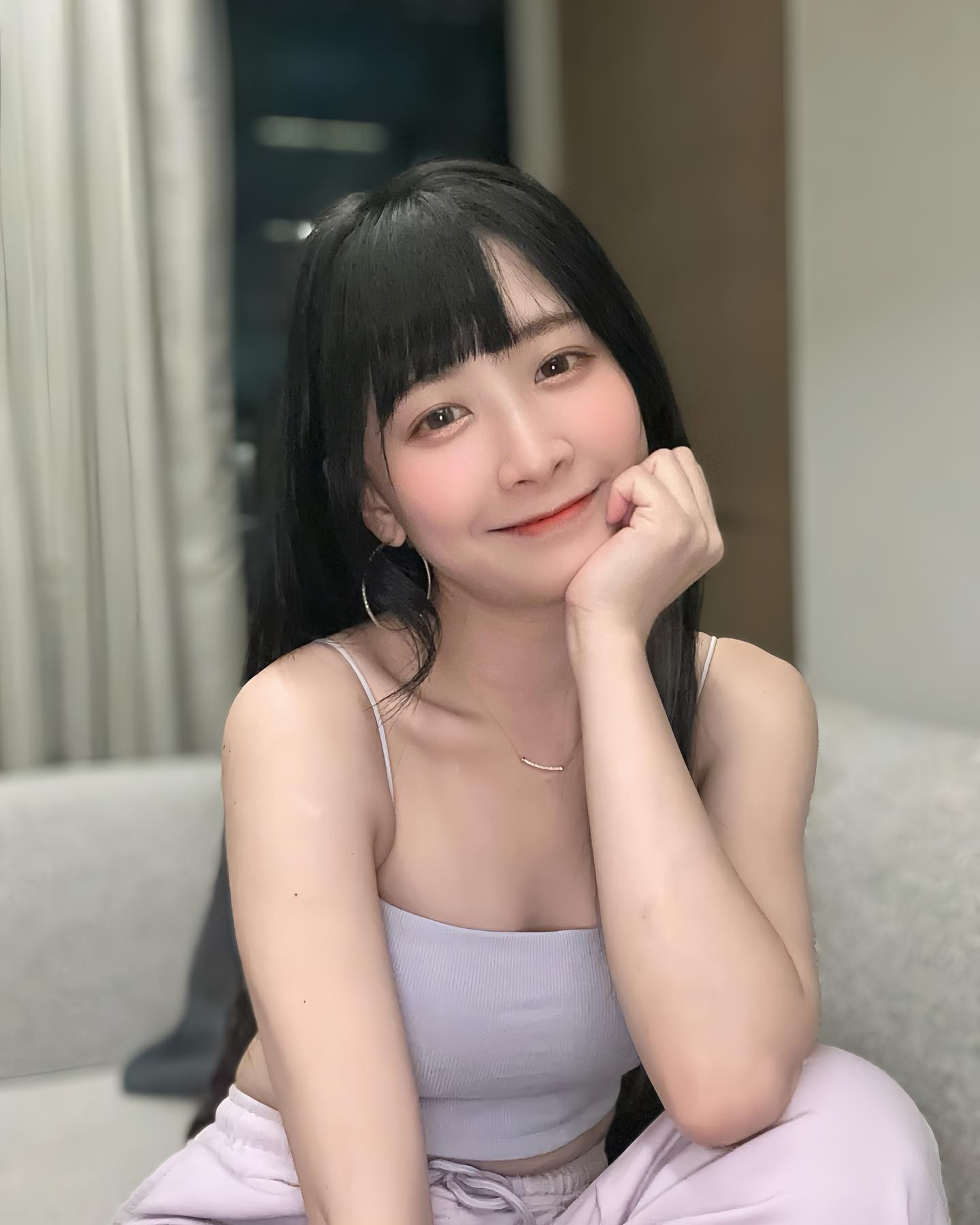 Streamer Lois Lục Tử Huyền Reveals Shocking Support Story 2 Lois streaming with a big smile
