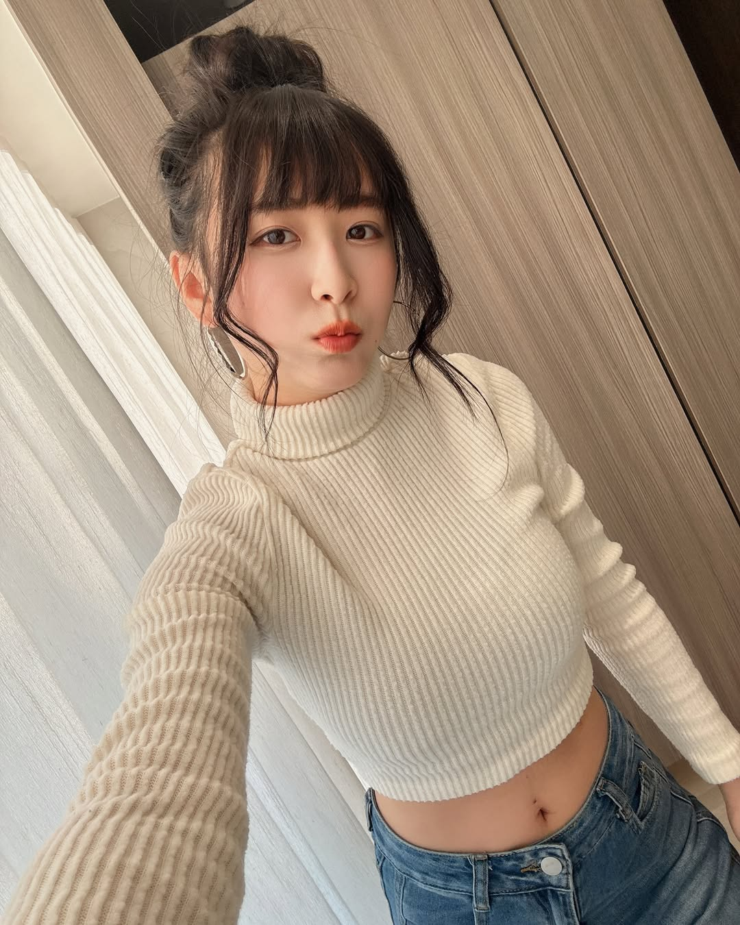 Streamer Lois Lục Tử Huyền Reveals Shocking Support Story 3 Lois during a livestream session