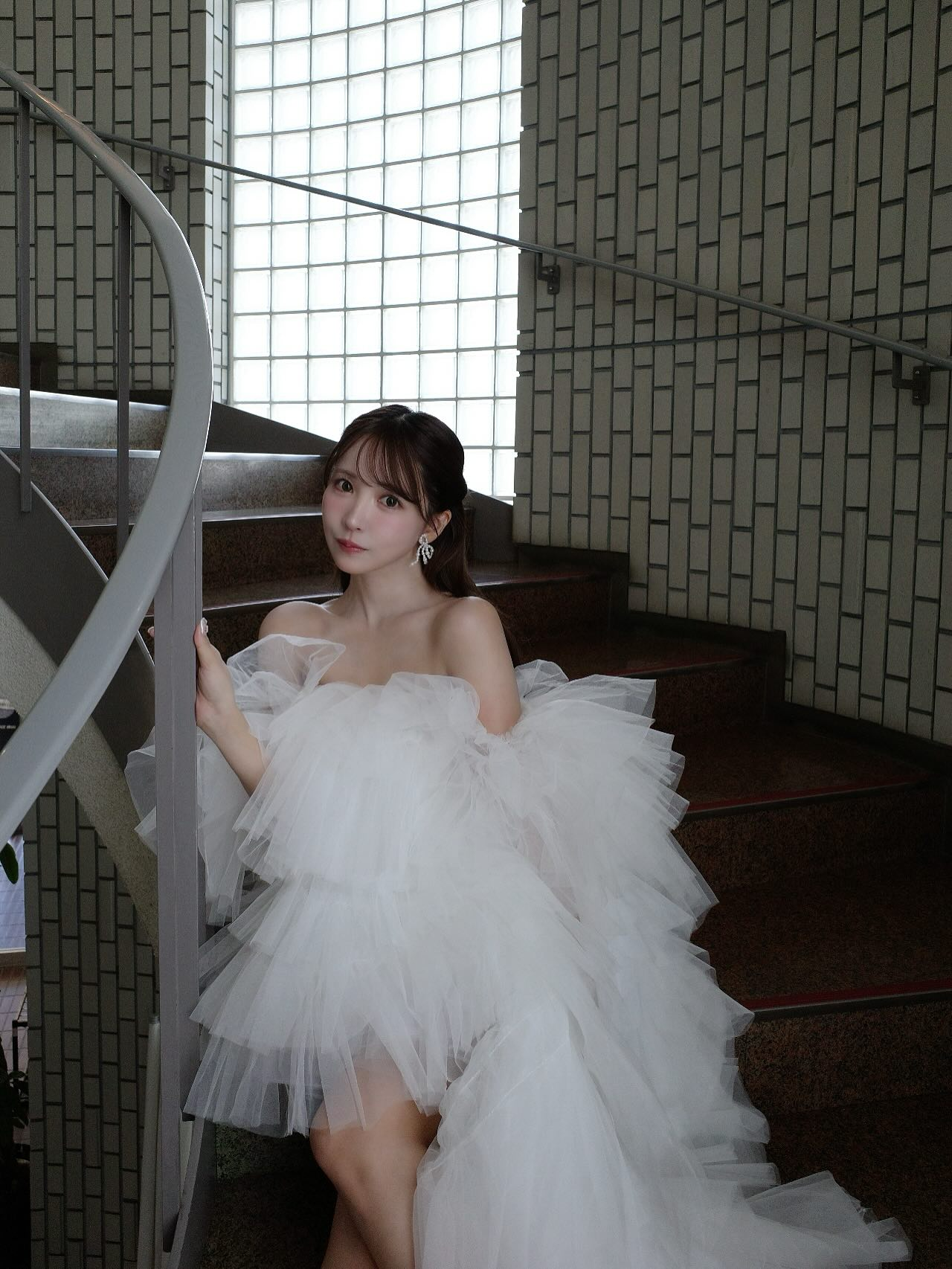 Yua Mikami Claps Back at Wedding Dress Drama 4 photo 1754031952707 1754031952941918829840 1754272717470 17542727175571857368961 1754275196266 17542751963975741200