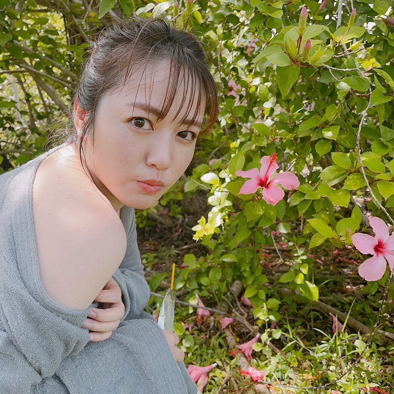 Isayama Sayaka Celebrates 25 Years as Japan’s Legendary Gravure Idol 1 Isayama Sayaka photobook cover