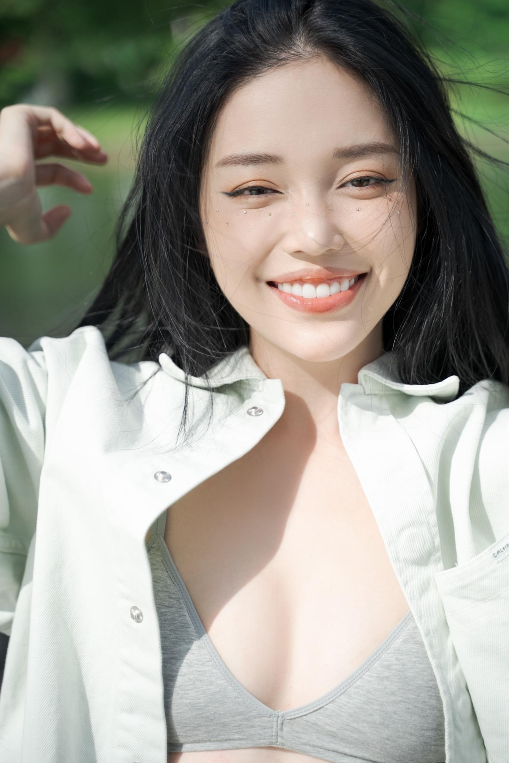 Linh Ngọc Đàm’s Bold New Video Hits 1.1M Views 1 Linh Ngọc Đàm in a dreamy photoshoot