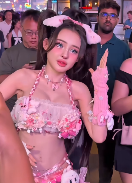 Ngân 98’s Rain-Soaked Doll Look Shocks Fans 2 Ngân 98 doll cosplay on Bui Vien street