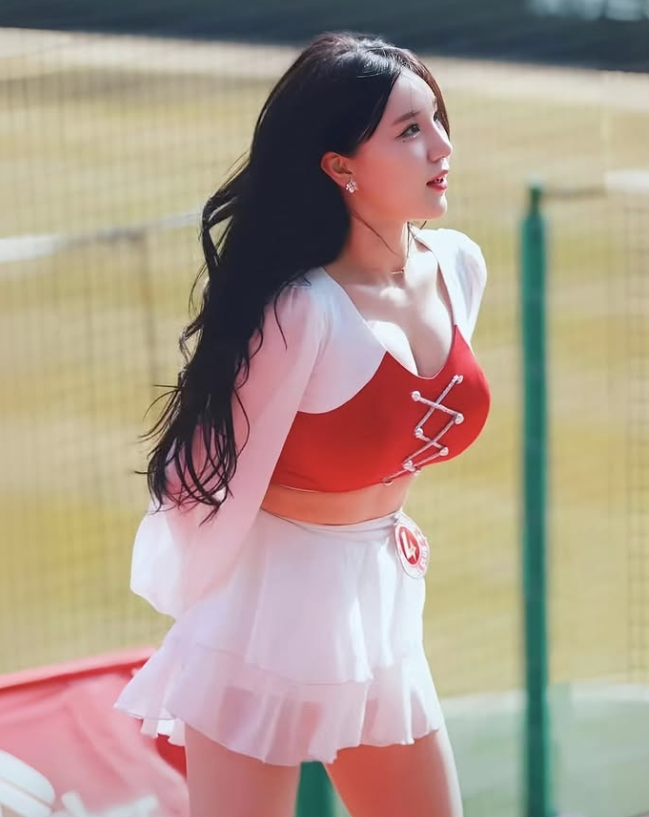 Kim Hyun-yeon: The Stunning Cheerleader Who’s Also a Fierce Gamer 2 screenshot 2025 07 31 110111 17539365133981696841786 1753947066535 17539470666881418279045