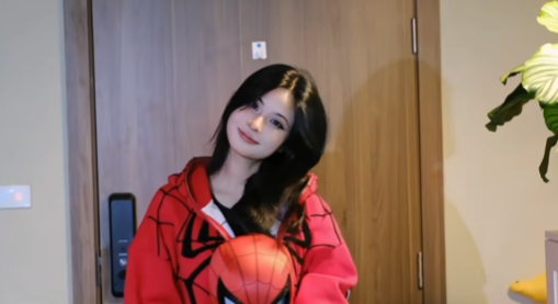 TikToker Quỳnh Bei Drops Mask, Shows Off Stunning New Look 5 Quỳnh Bei face reveal moment