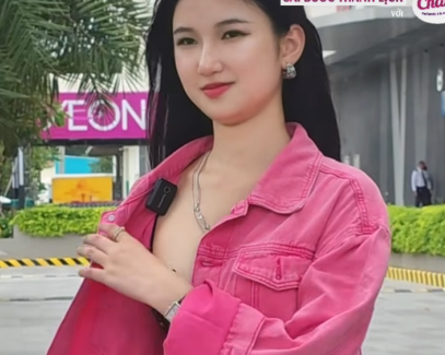 TikToker Nàng Mơ Faces Wardrobe Malfunction, Tries to Cover Up 3 screenshot 2025 07 31 151000 175395137553575683062 1754020643443 1754020643602115516374