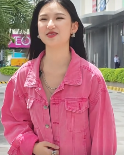 TikToker Nàng Mơ Faces Wardrobe Malfunction, Tries to Cover Up 5 Though Nàng Mơ quickly tried to cover up, the action was minimal. This incident quickly spread and sparked heated debates online.