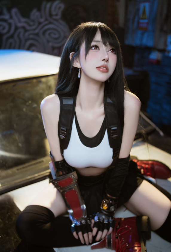 Cosplayer Nails Iconic Tifa Look and Wins Hearts Off-Camera 2 screenshot 2025 08 08 113446 17546277065551458317845 1754639475235 1754639475352649016073