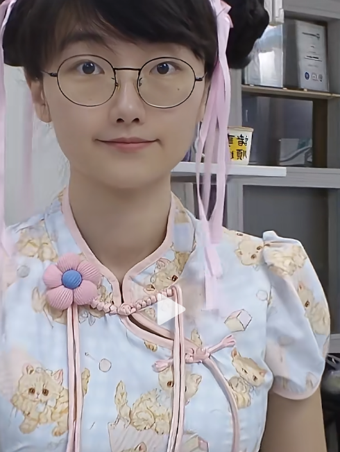 Female Faker Streamer Sparks Backlash with Sexy Outfit Change 2 screenshot 2025 08 14 101332 1755141234966748632503 1755145214642 1755145220839120557702