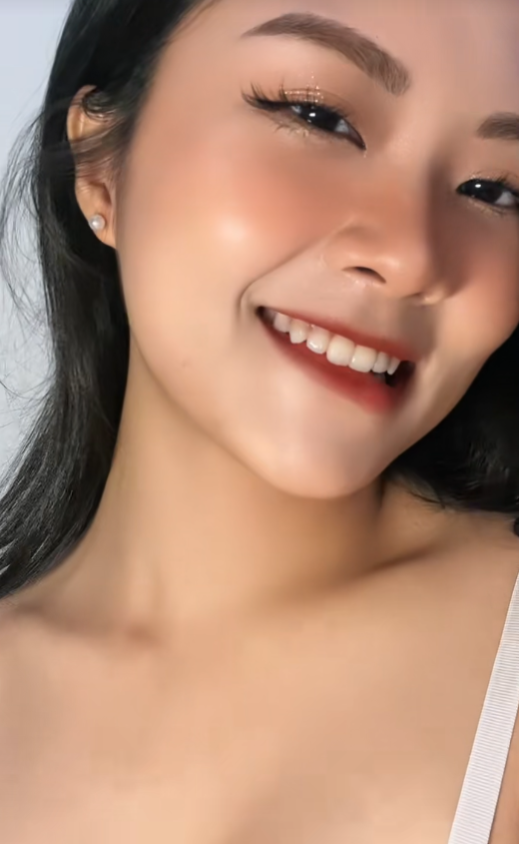 Airline Crew Star Dy Nguyên Stuns Fans with Casual Videos 3 screenshot 2025 08 14 110922 17551446100601709815430 1755147466850 17551474670091393853378