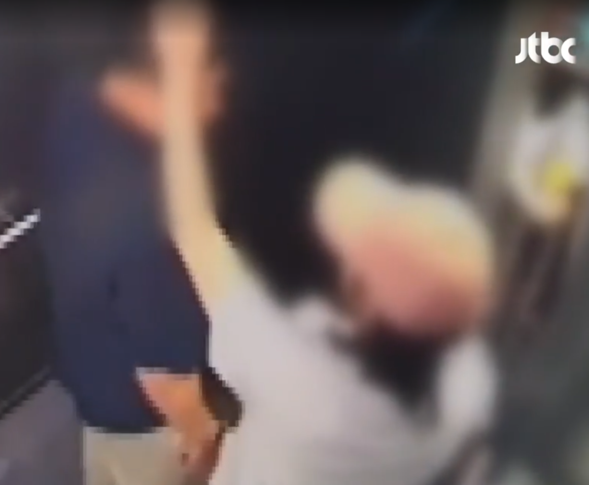 Woman Grabs Stranger’s Hair in Elevator Over ‘Dirty Look’ 1 screenshot 2025 08 19 152401 1755599796076 17555997963491666032545