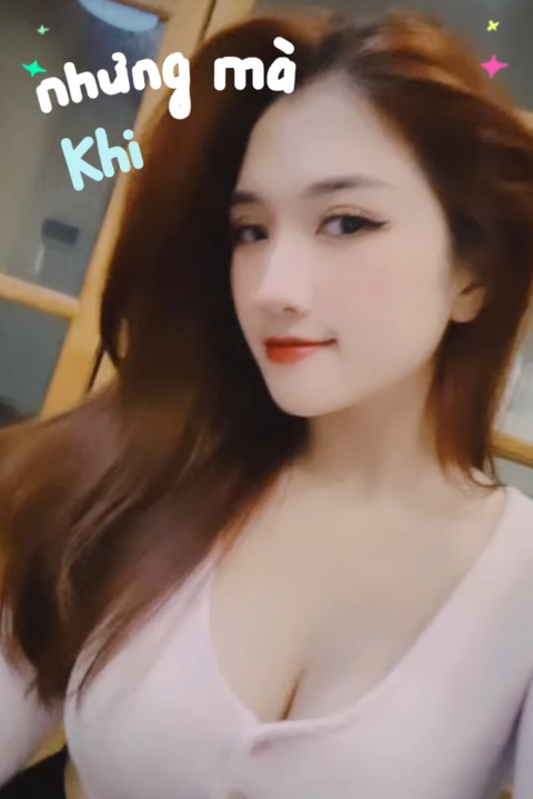Linh Nắng Stuns Fans With Stunning Off-Camera Looks 10 Linh Nắng's fan interactions