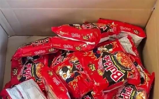 Streamer Claims Spicy Noodles Gave Her Stomach Ulcers, Demands $15M 2 Streamer Wasim eating spicy noodles