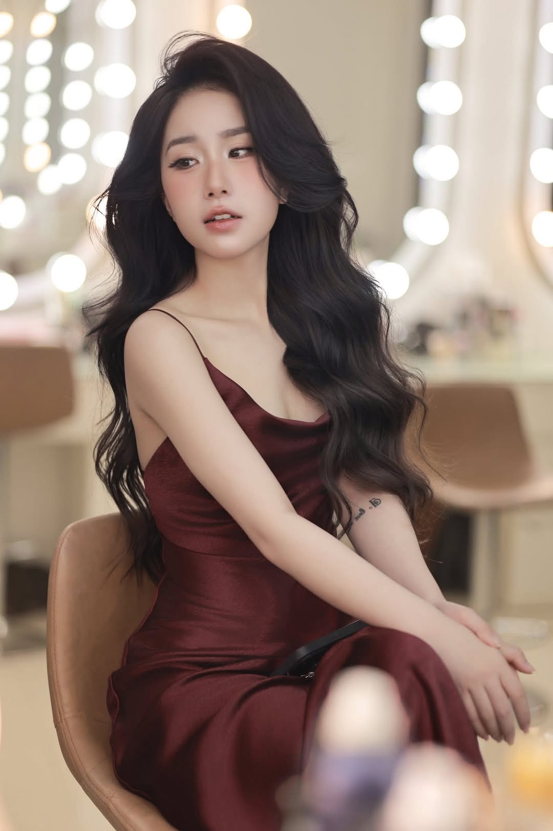 Fans Spot Photoshop in Tiểu Hý’s Stunning New Pics 5 Comparison of Tiểu Hý's old and new photos