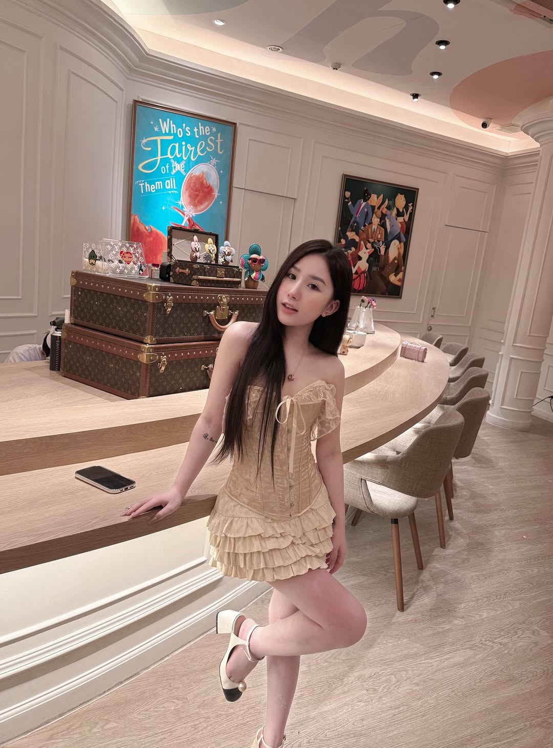 Fans Spot Photoshop in Tiểu Hý’s Stunning New Pics 9 Tiểu Hý confident in new look