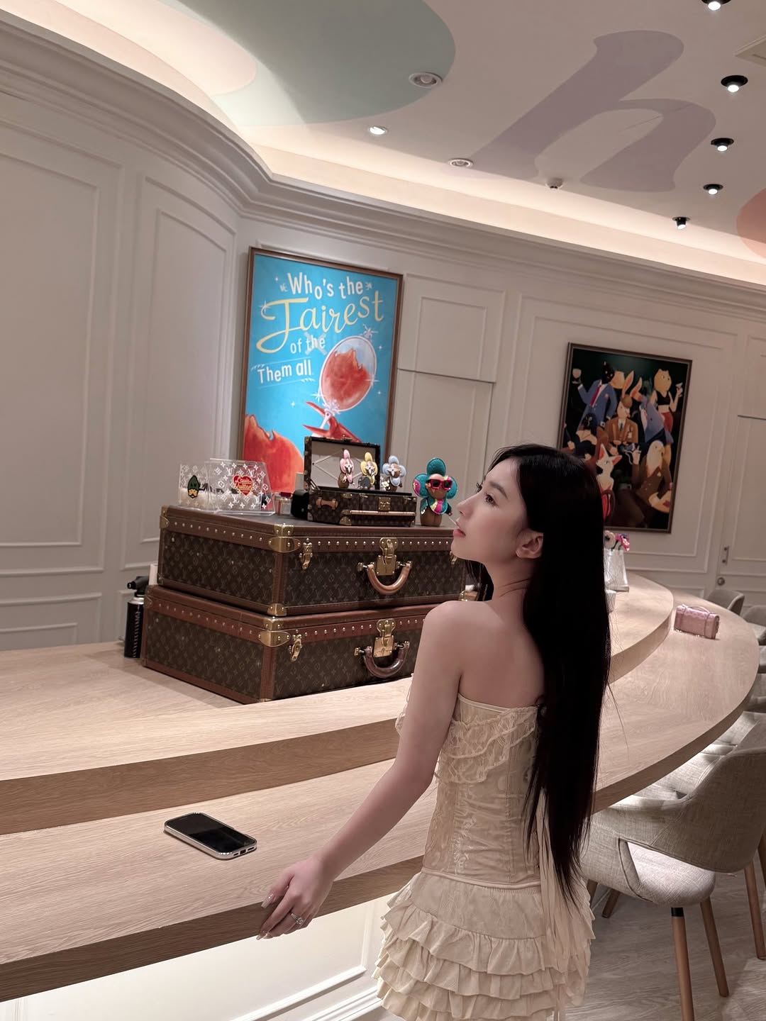 Fans Spot Photoshop in Tiểu Hý’s Stunning New Pics 10 Tiểu Hý showing off style