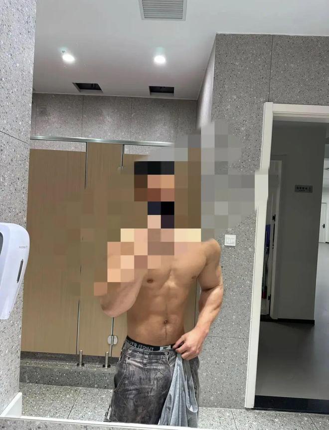 Popular Male Streamer Caught Sharing Adult Content, Faces Backlash 1 Male streamer scandal image