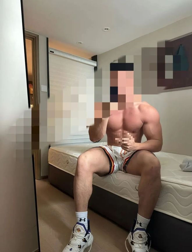 Popular Male Streamer Caught Sharing Adult Content, Faces Backlash 3 Streamer faces consequences