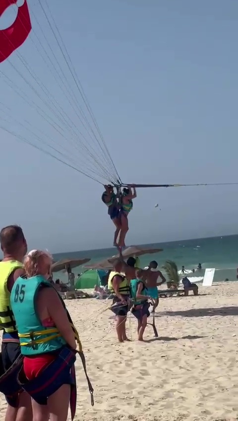 52-year-old woman sexually assaulted during paragliding at 30 meters - Image 3 52-year-old woman sexually assaulted during paragliding at 30 meters - Image 3