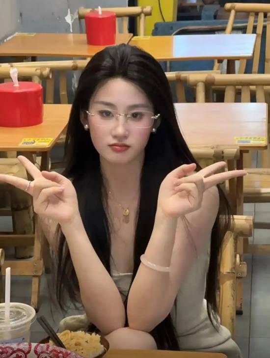 Streamer Gains Fame for Looking Just Like Liu Yifei 2 Liu Yipin natural beauty proof
