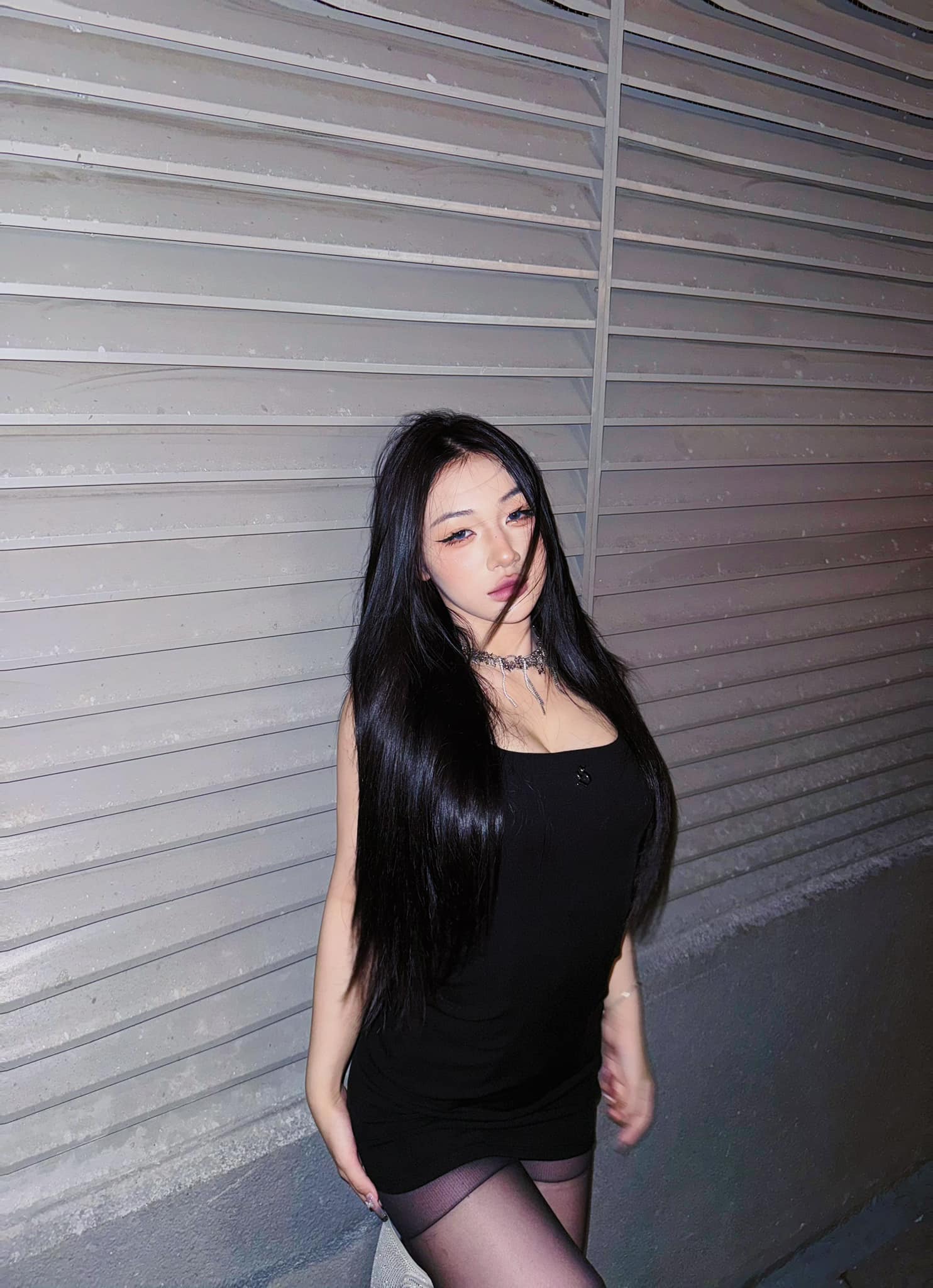 Trần Hà Linh Faces Backlash Over Past, Fans Fight Back 2 Trần Hà Linh performing a dance