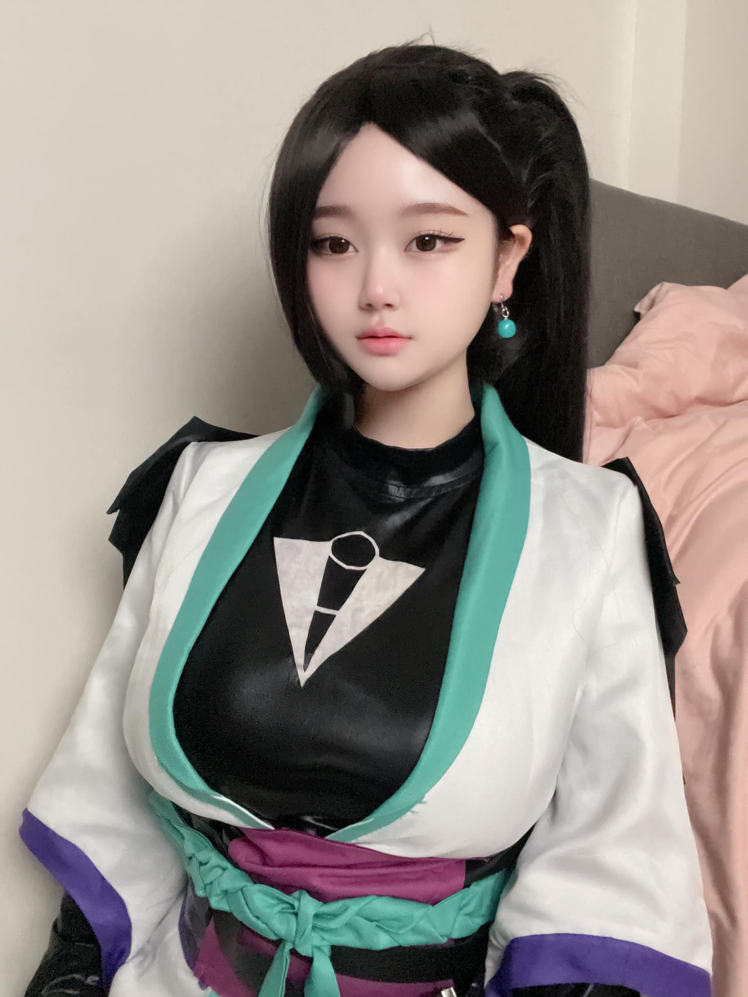 Innocent-Looking Cosplayer Shocks Fans with Bold Looks 1 4812982796562219368245973633039411882926966n 175895115228964856138 1759020301330 17590203016332107958448