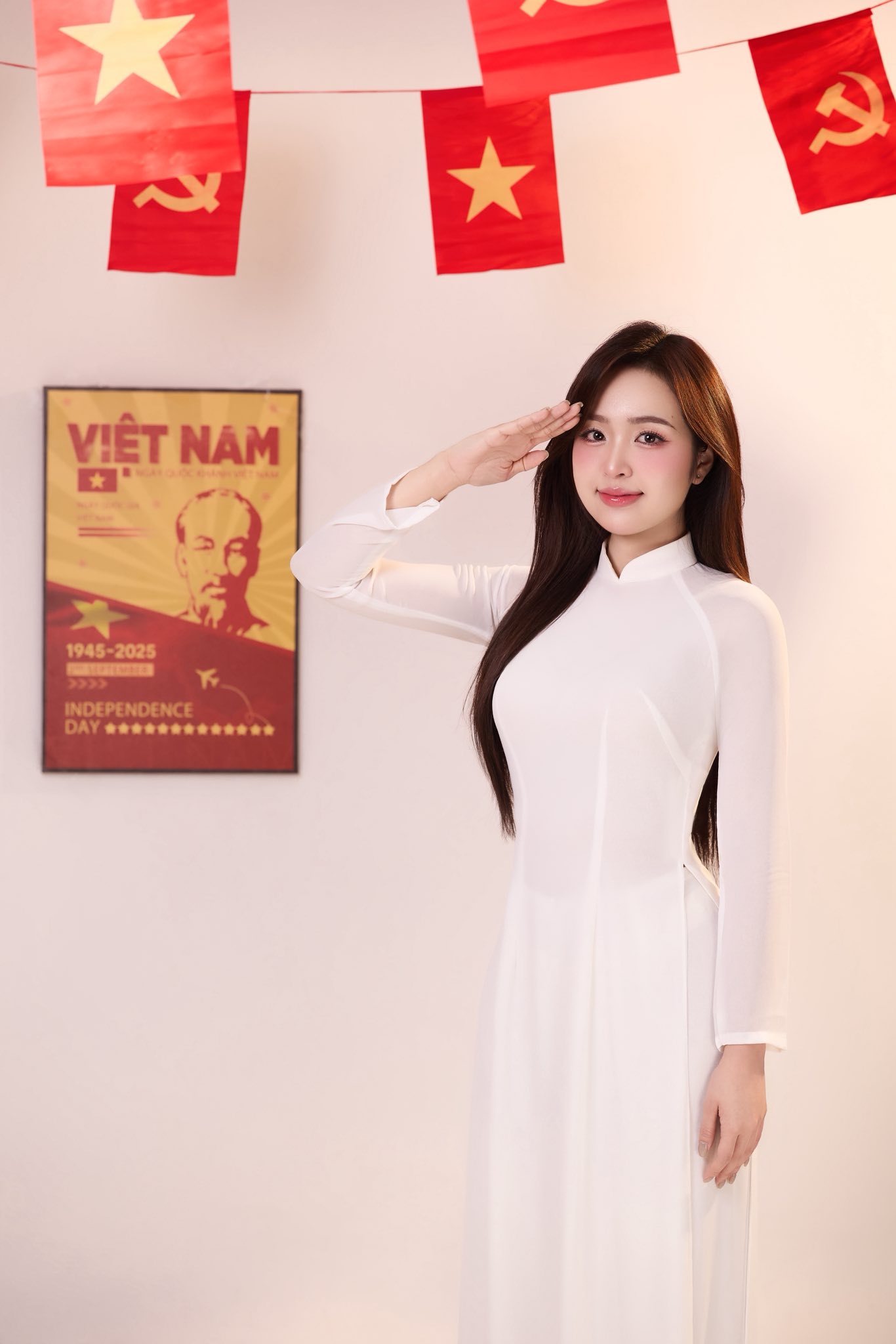 Lê Phương Anh Stuns Fans with Elegant Ao Dai Look 7 Lê Phương Anh's elegant new look