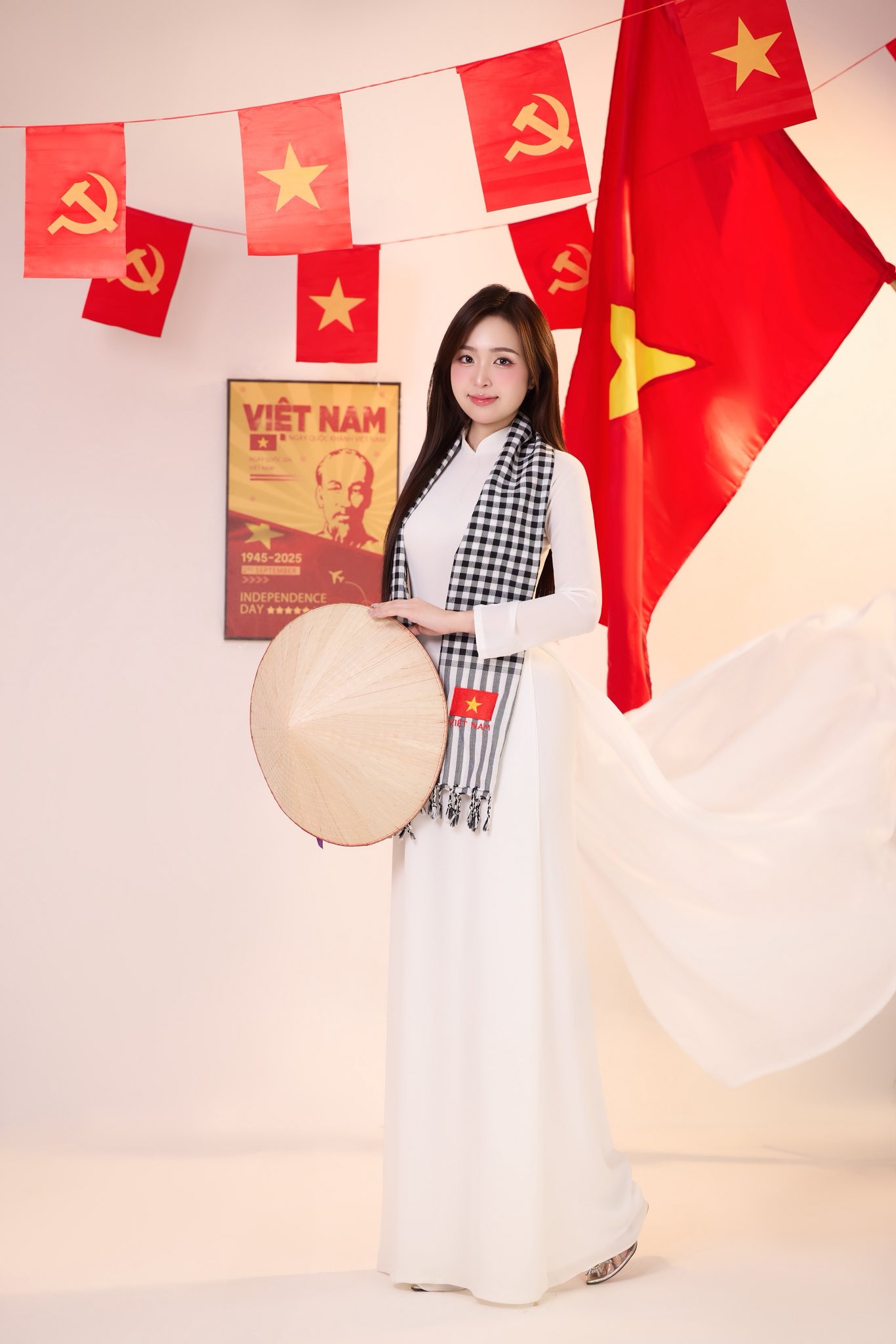 Lê Phương Anh Stuns Fans with Elegant Ao Dai Look 2 Lê Phương Anh shows a softer side in traditional dress