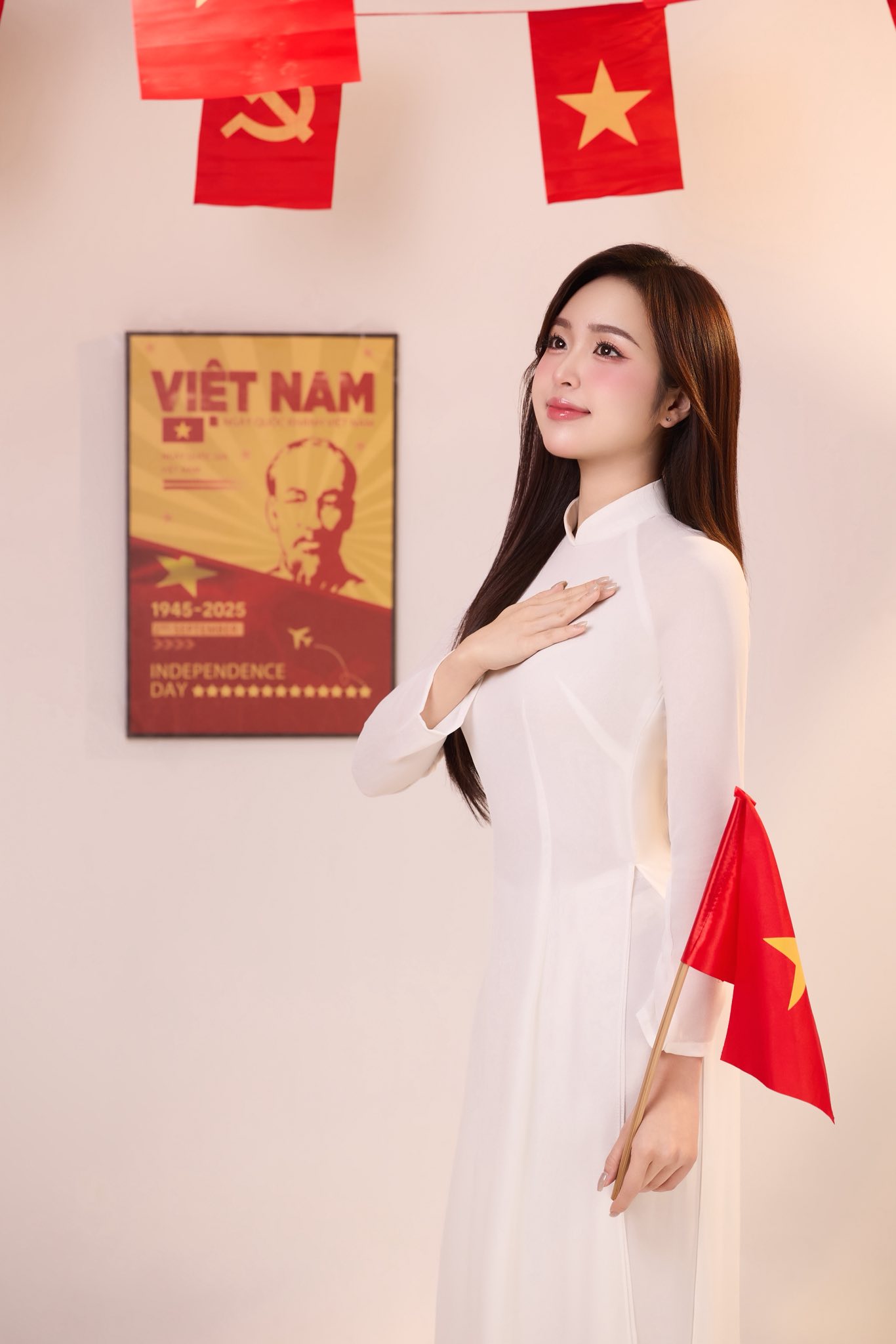 Lê Phương Anh Stuns Fans with Elegant Ao Dai Look 6 Soft natural makeup on Lê Phương Anh