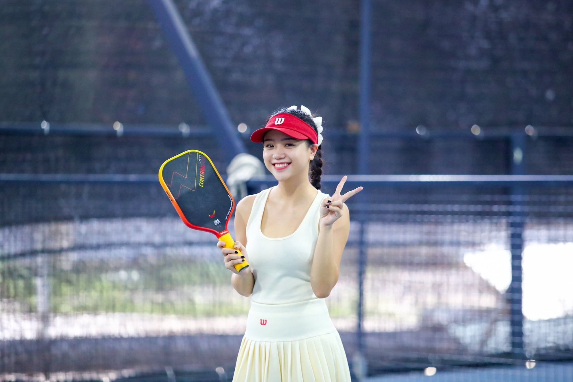 Mai Linh Zuto Goes Makeup-Free, Surprising Her Fans 12 Mai Linh Zuto casual and confident