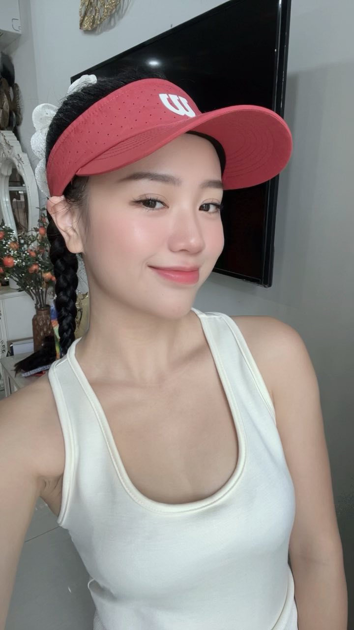 Mai Linh Zuto Goes Makeup-Free, Surprising Her Fans 11 Mai Linh Zuto natural confidence