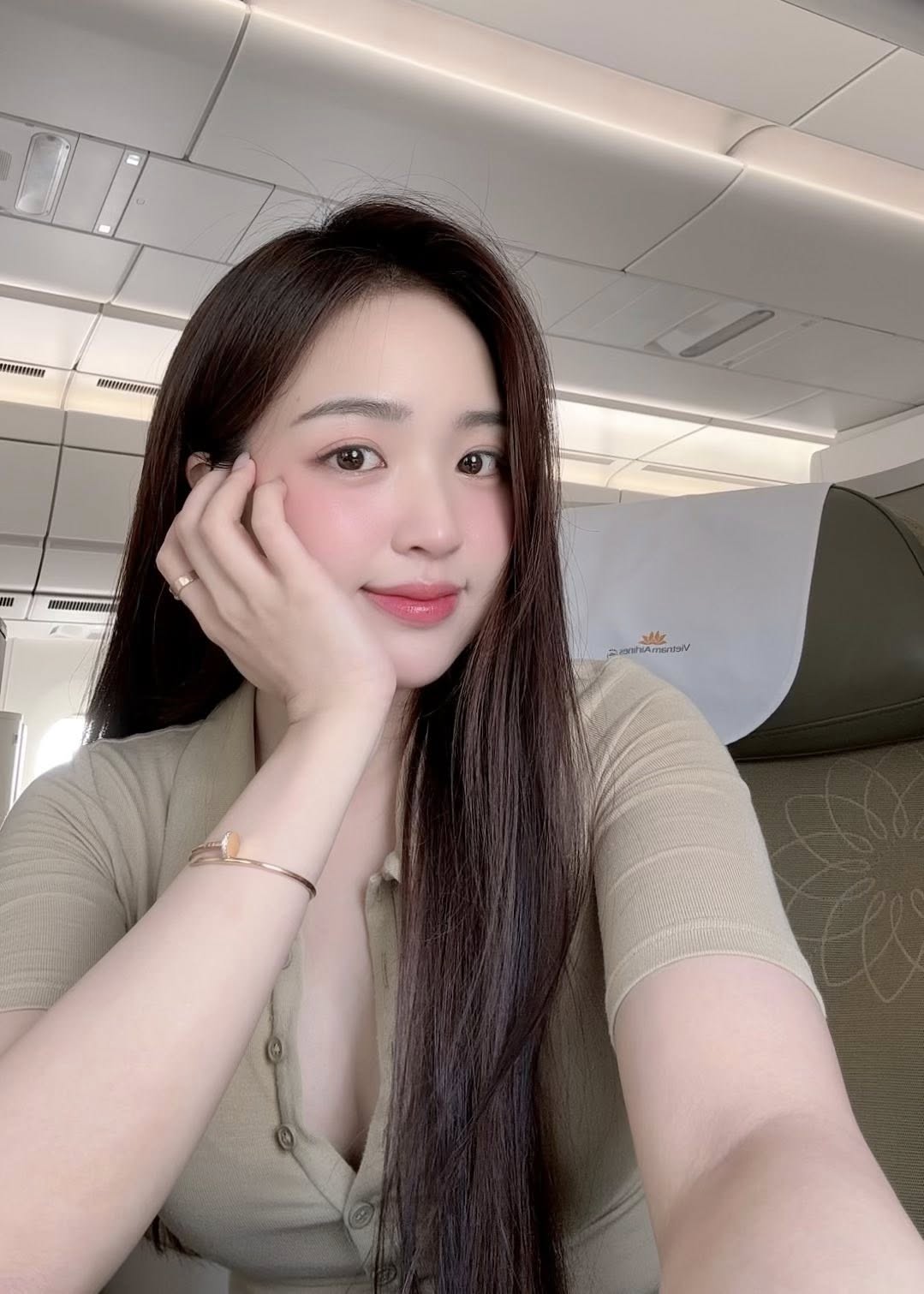 Pickleball Star Stuns in Bikini, Fans Praise Her Simple Style More 11 Le Phuong Anh confident and radiant