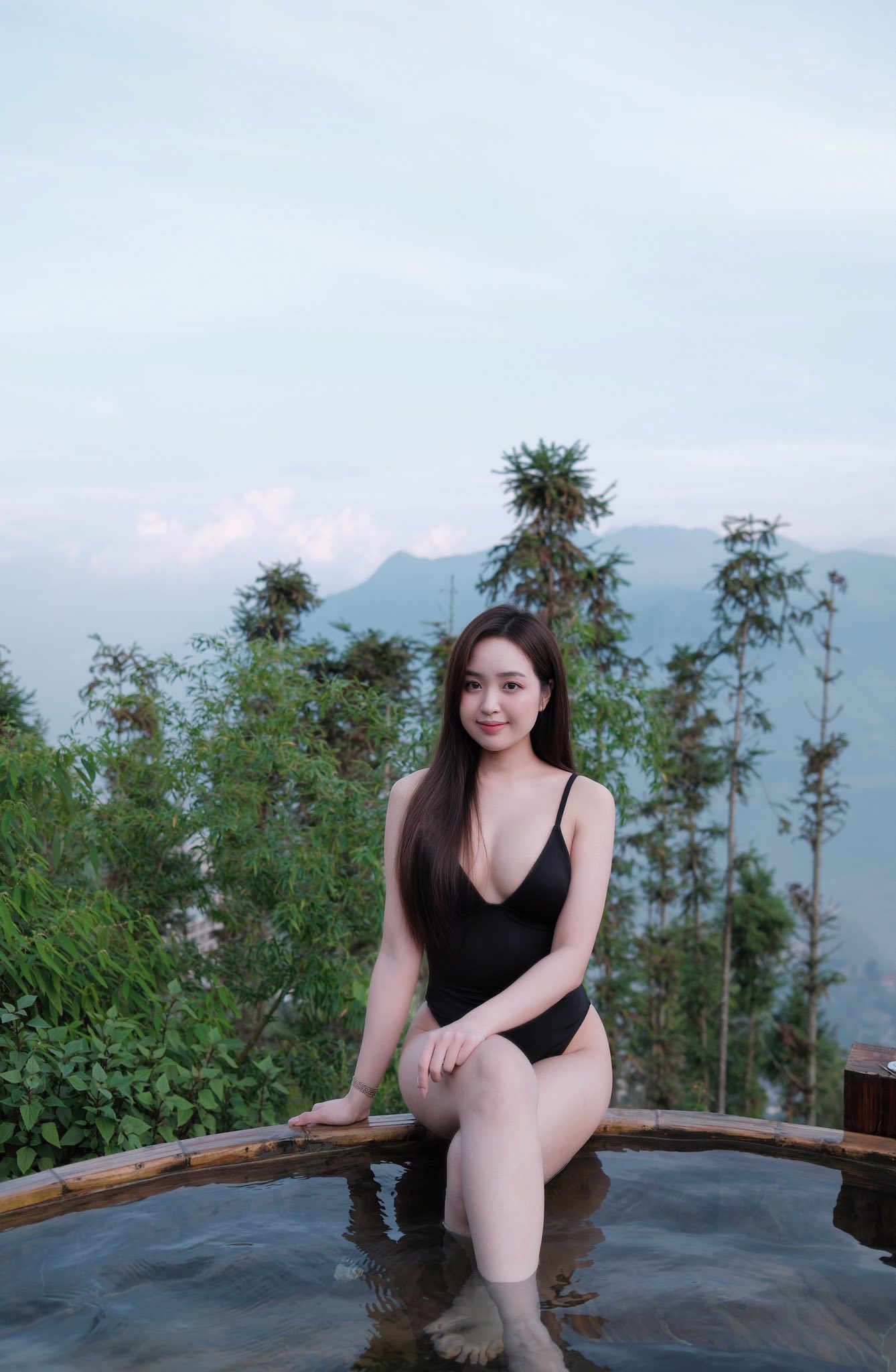 Pickleball Star Stuns in Bikini, Fans Praise Her Simple Style More 4 Le Phuong Anh smiling brightly in swimwear