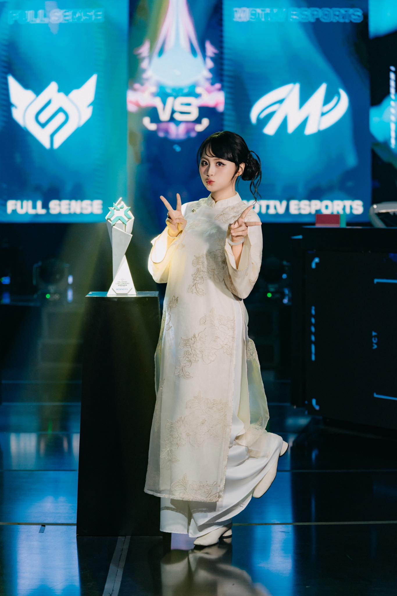 Esports Star Minh Nghi Makes a Stunning Comeback After a Year Off 8 Minh Nghi esports host