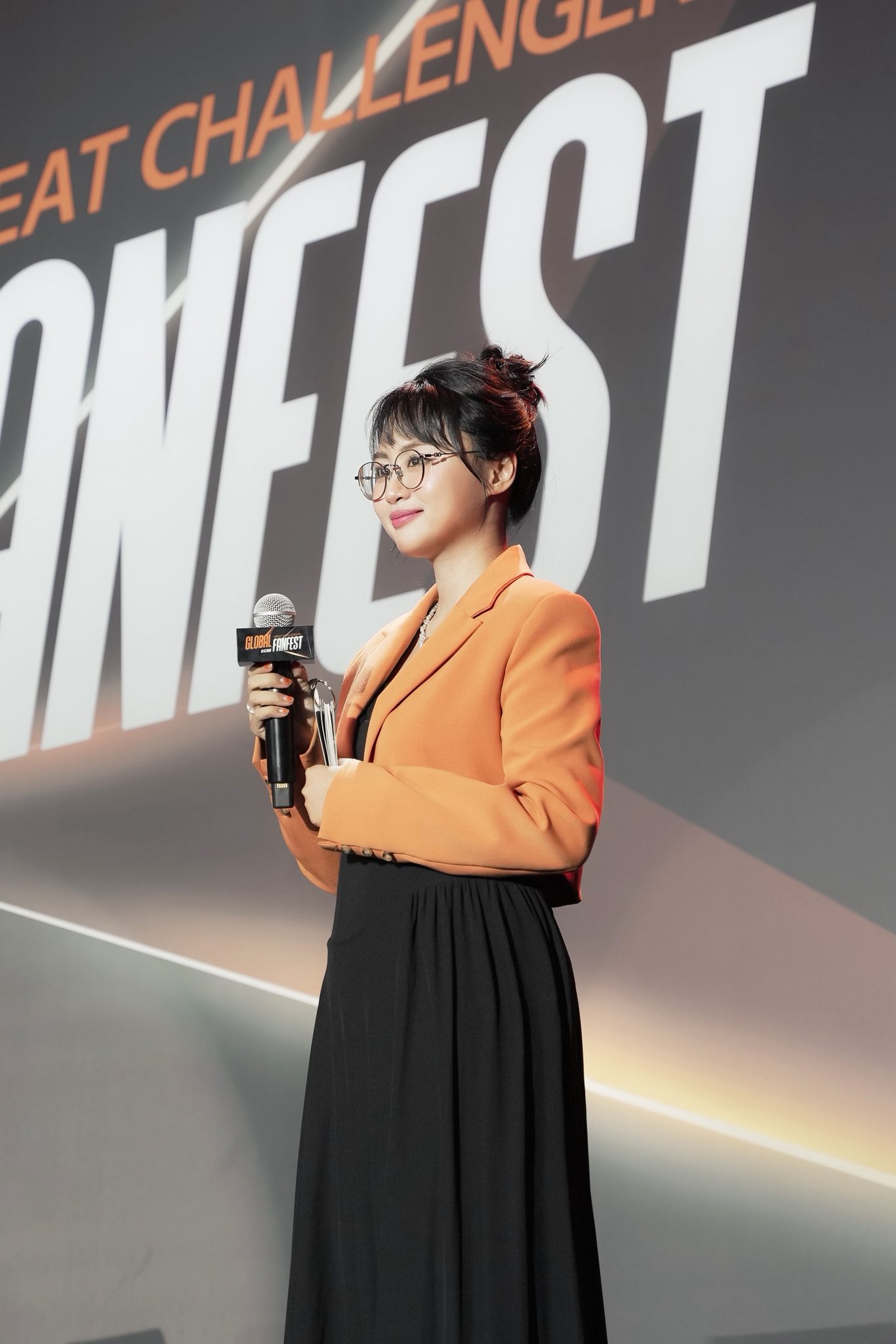 Esports Star Minh Nghi Makes a Stunning Comeback After a Year Off 3 Minh Nghi comeback photoshoot