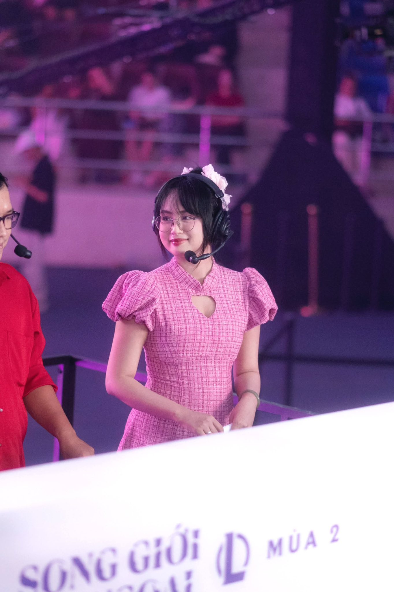 Esports Star Minh Nghi Makes a Stunning Comeback After a Year Off 1 Minh Nghi at esports event